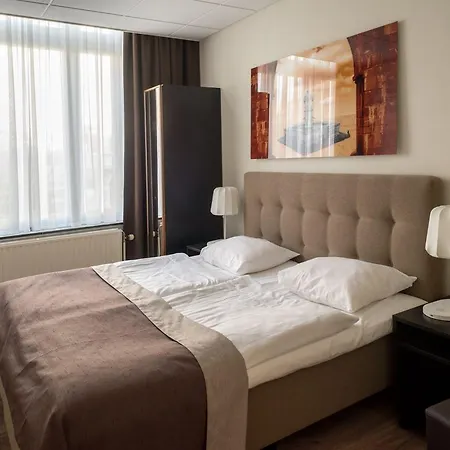 Stadsherberg De Poshoorn Otel 2*