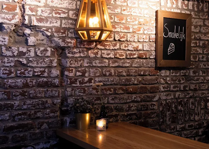 Stadsherberg De Poshoorn 2*